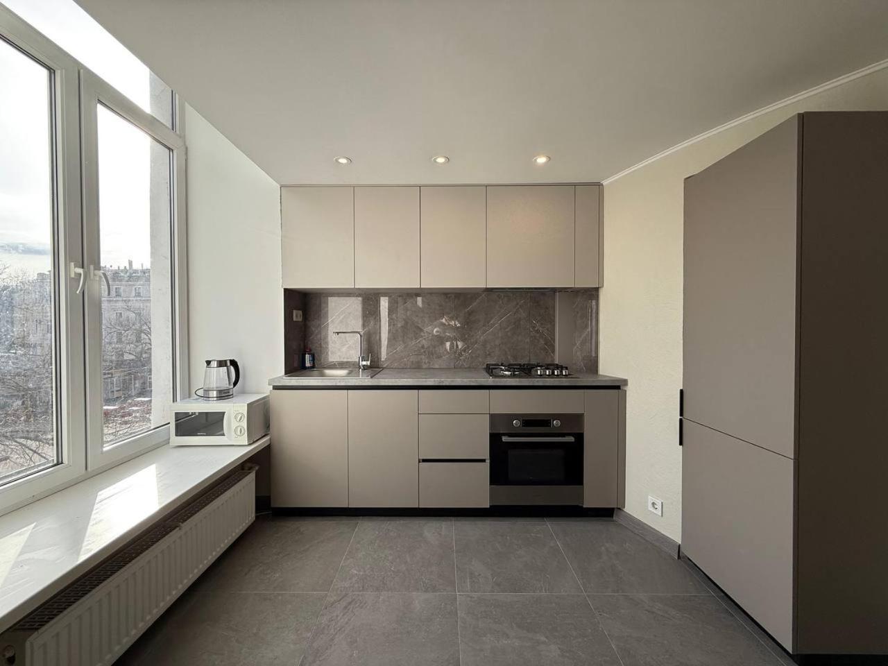 18 Deribasivska Street Jacuzzi Apartment Одесса Экстерьер фото