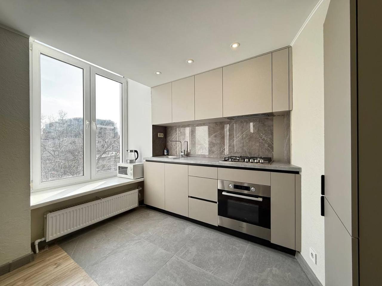 18 Deribasivska Street Jacuzzi Apartment Одесса Экстерьер фото