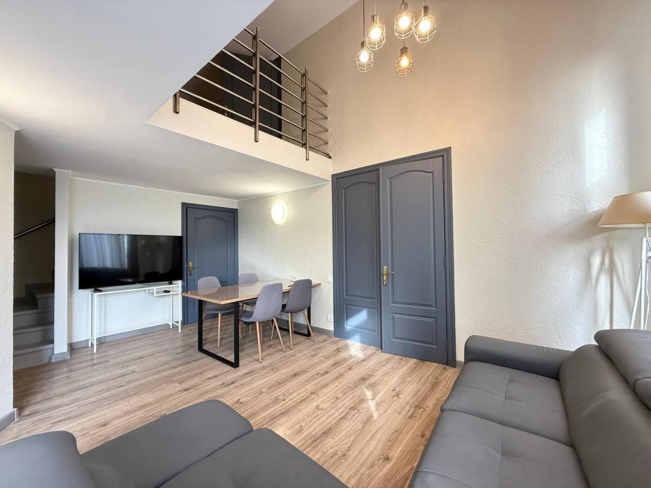 18 Deribasivska Street Jacuzzi Apartment Одесса Экстерьер фото